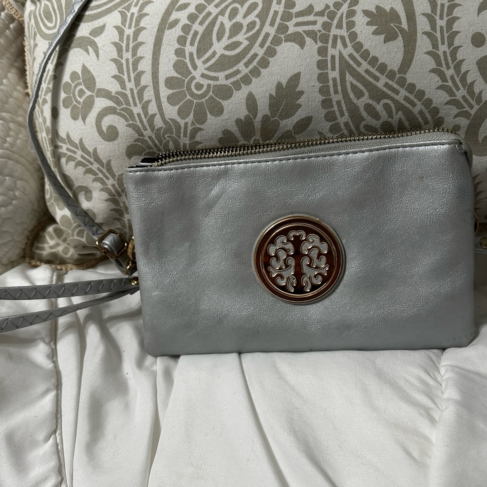 Small gray/silver shoulder or wrist purse. Perfect for wedding or special event